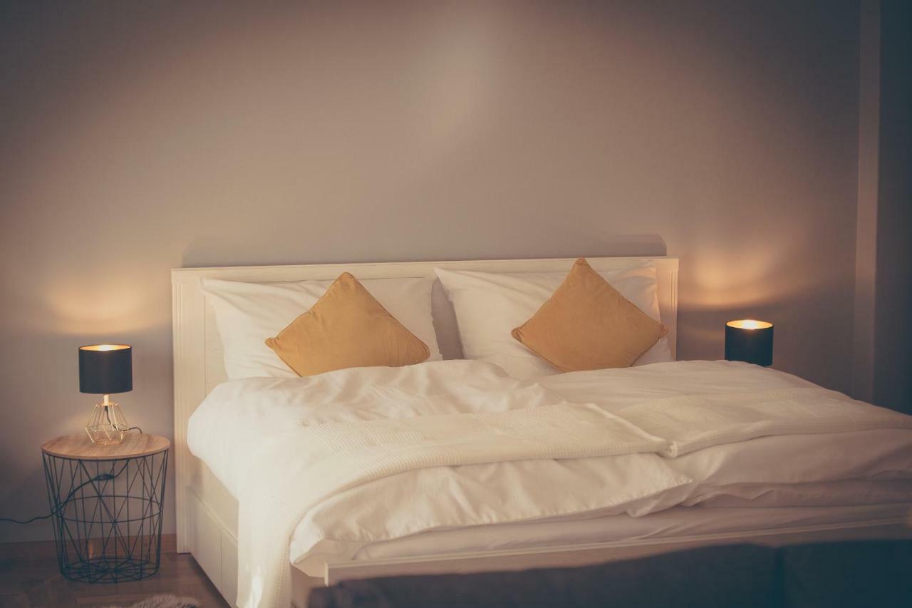Houzzz21 Hotel Zagreb Buitenkant foto