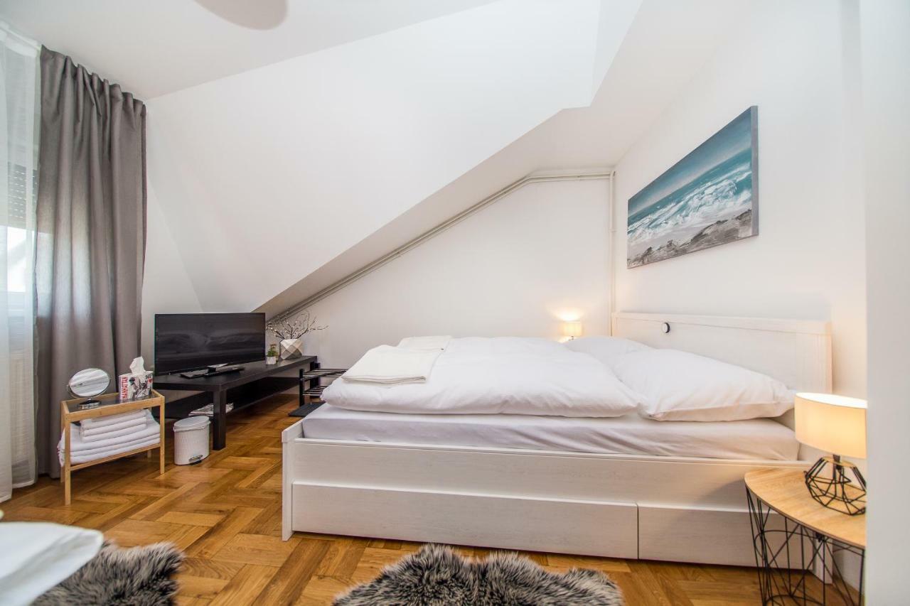 Houzzz21 Hotel Zagreb Buitenkant foto
